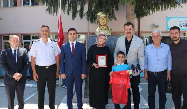 Suşehri'nde başarılı sporcu ödüllendirildi