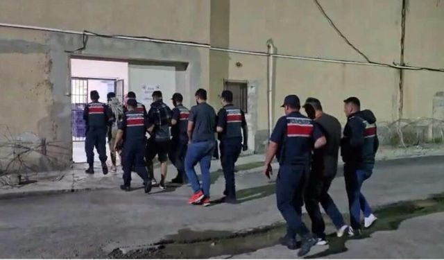 Mersin’den gelen 5 kişilik hırsızlık şebekesi Sivas’ta yakalandı