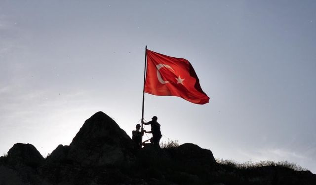 Sivas'ta bu kalede 8 asırdır Türk'ün bayrağı dalgalanıyor