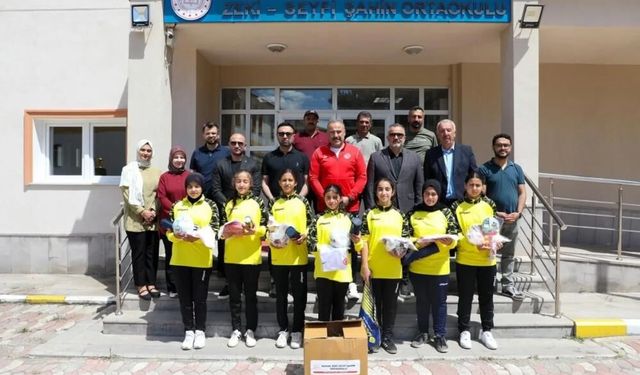 Sivas’ta okullara spor için malzeme desteği