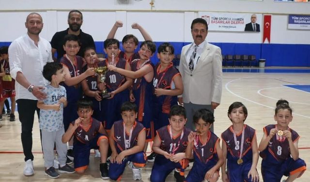 Sivas'ta minik devler potada yarıştı