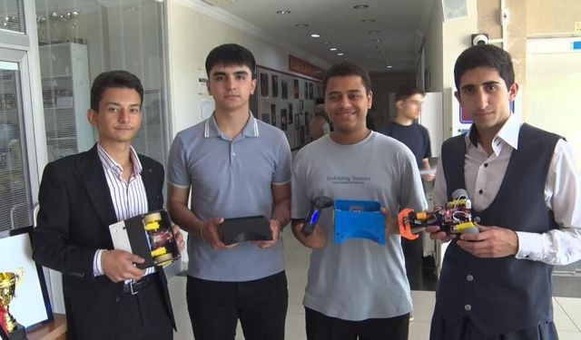 Sivas'a geliştirdikleri robotlarla şampiyonluk getirdiler