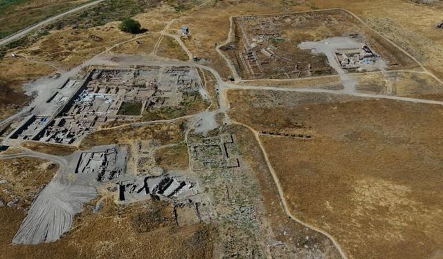 Anadolu’nun En Eski Yerleşim Sırları Kültepe’de Katman Katman Ortaya Seriliyor