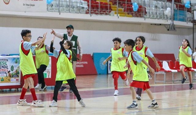Sivas'ta yeşil mendiller kapışıldı