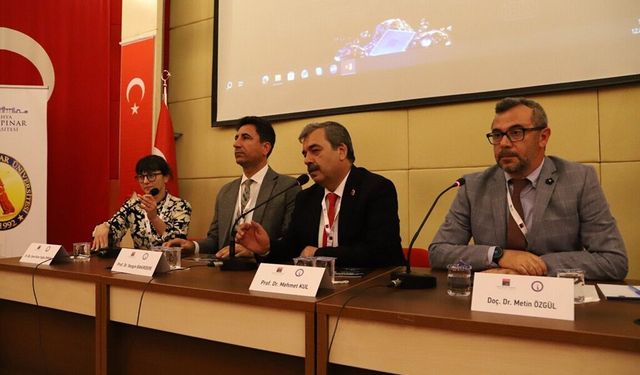 Rektör Prof. Dr. Kul Nadir Toprak Elementleri Çalıştayı'nda