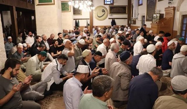 Sivas'ta 30 hafta hatimle sabah namazı kılındı