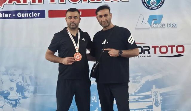 Sivaslı Kick Boksçu Sercan Akdeniz’den Türkiye Üçüncülüğü