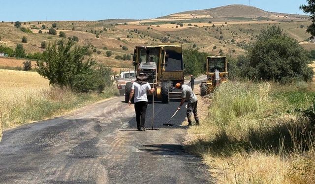 Sivas Akıncılar'da köy yollarında asfalt çalışmaları tamamlandı