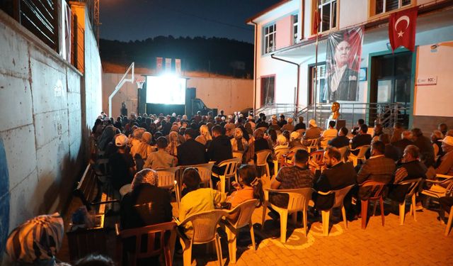 Sivas'ın o köyünde açık hava sineması şenliği
