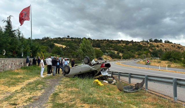 Koyulhisar'da devrilen otomobilin sürücüsü yaralandı