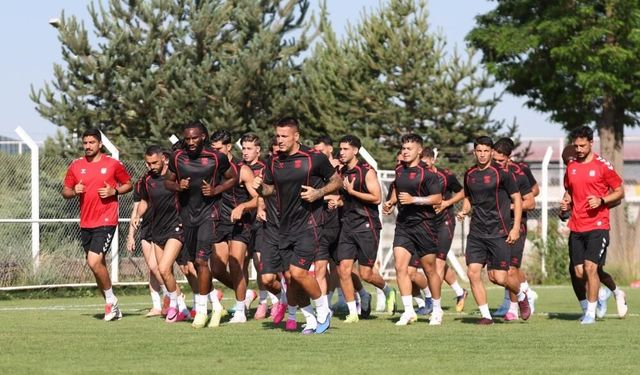 Sivasspor'da yeni sezon mesaisi devam ediyor