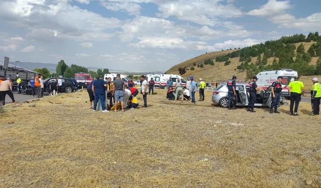 Sivas'ta feci kaza: 1'i ağır 8 yaralı
