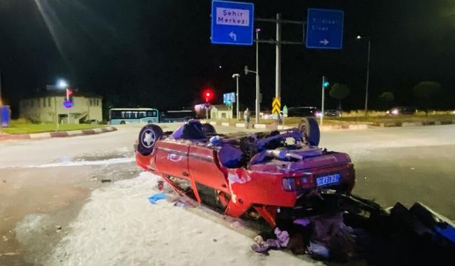 Sivas yolunda çarpıştılar: 2 yaralı!