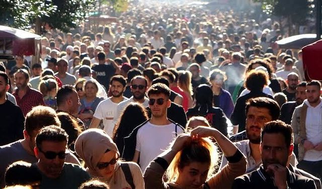 Doğurganlık Dünya Ortalamasının Altına Geriledi! Doğum Azalıyor, Yaşlı Nüfus Hızla Artıyor!