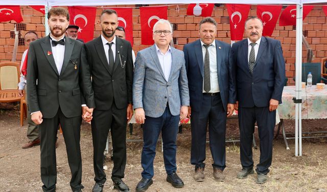 Sivas Valisi Yılmaz Şimşek, Karamehmet Köyü'nde Düğün Sevincine Ortak Oldu