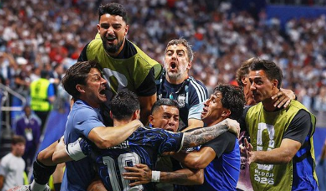 Arjantin'den Muhteşem Geri Dönüş! İngiltere'yi 2-1 Yenerek Üst Üste İkinci Kez Dünya Kupası Finalinde