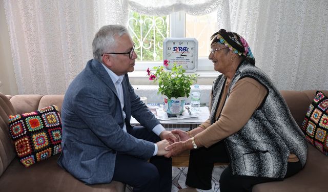 Sivas Valisi Şimşek'ten Yaşlı Çifte Moral Ziyareti