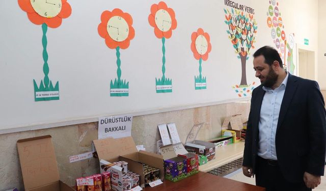 Sivas Müftüsü Dürüstlük Bakkalını ziyaret etti
