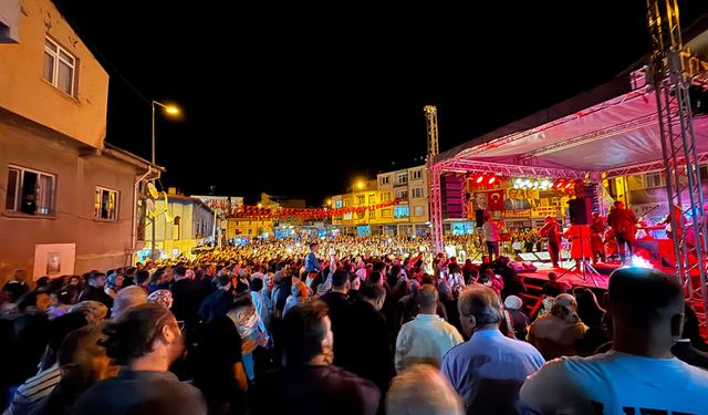 Suşehri'nde Ülkü Ocakları tarafından konser düzenledi