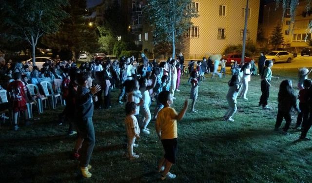 Sivas 7'sinden 70'ine açık hava sinemasında buluştu