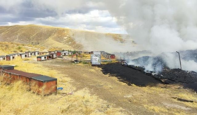 Sivas'ta eski çöplük alanında korkutan yangın