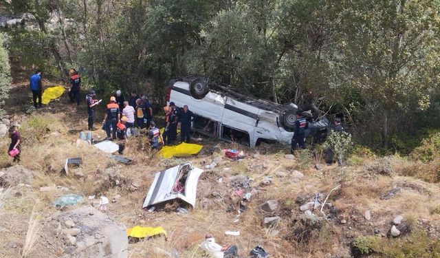 Sivas'ta Minibüs şarampole uçtu: 4 ölü, 10 yaralı