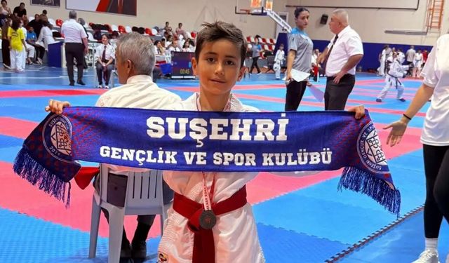 Sivaslı Karateciden Hatay’da derece