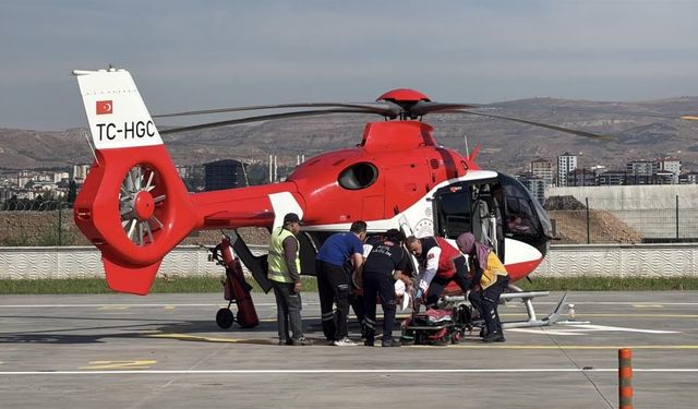 Sivas'ta ayı saldırısına uğradı, helikopterle getirildi