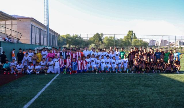4 Eylül Coşkusu Sahaya Yansıdı! U-15 Futbol Turnuvası Tamamlandı