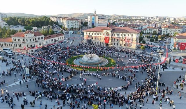 Sivas Kongresi’nin 107. Yılında Binlerce Kişiye Ulaşan Halay Coşkusu