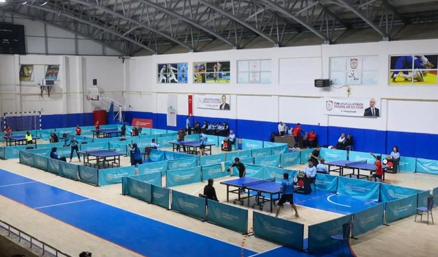 Sivas’ta Masa Tenisi Gençler Ferdi İl Birinciliği Heyecanı
