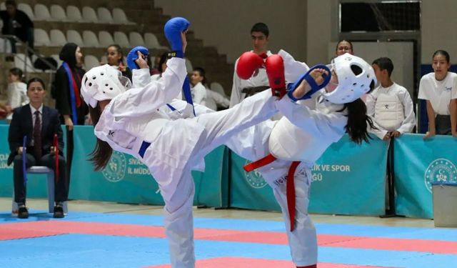 Sivas’ta Karate Heyecanı: 150 Sporcu İl Birinciliği İçin Tatamiye Çıktı