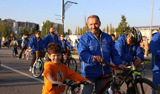 Sivas’ta yüzlerce kişi çevre dostu ulaşım için pedal çevirdi