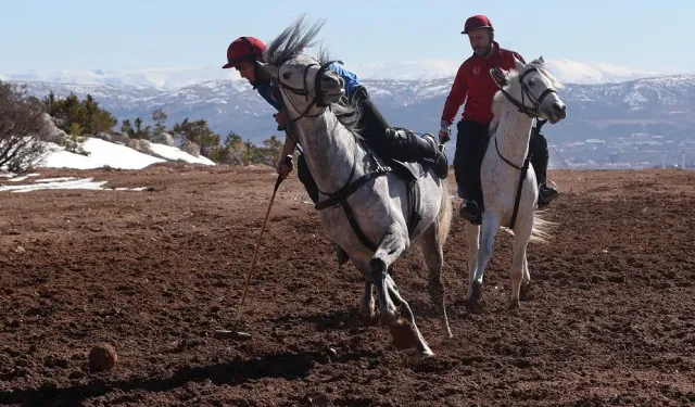 Sivas’ta 2 Bin 400 Yıllık Ata Sporu Yeniden Hayat Buldu