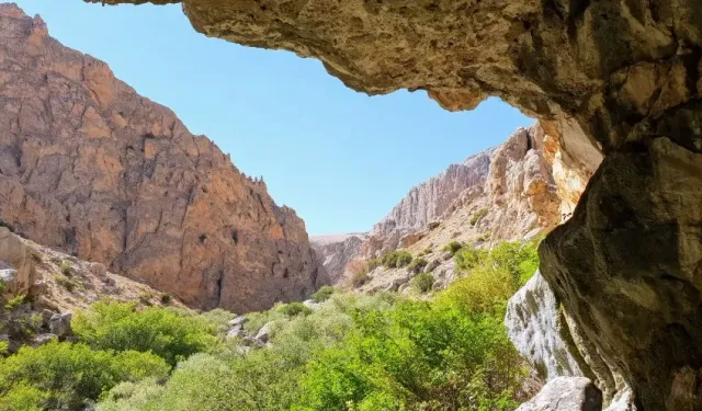 Sivas’ta Doğa Harikası Ziyaretçilerini Büyülüyor