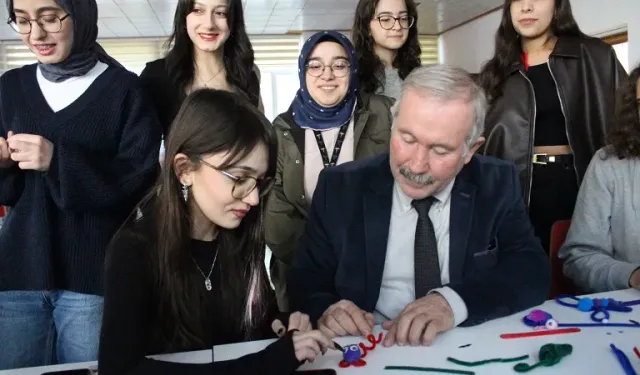 Sivas'ta Tıp Bayramı’nda Minik Kalpleri Isıtan Atölye