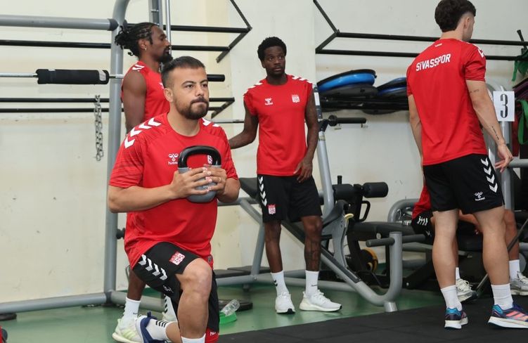 Sahada ve salonda yeni sezona güçlü adımlar