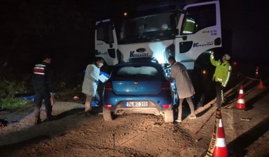 Feci Kaza... Parti Dönüşü Yarış Yaparken Kamyonun Altına Girdi: 5 Ölü