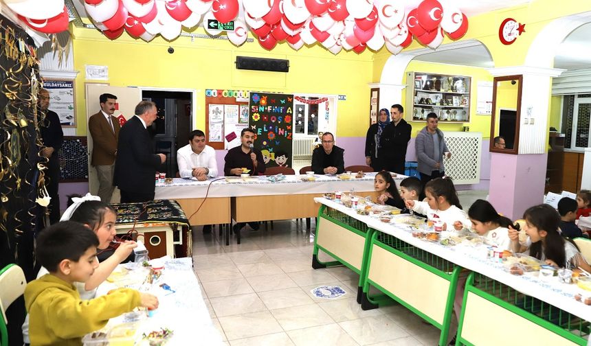 Müdür Erdoğan İlkokul Öğrencileriyle İftar Yaptı