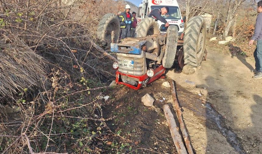 Tokat Niksar’da Traktör Kazası: Sürücü Yaralandı