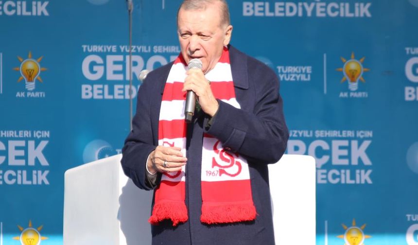 O pankarta sahip çıktı! Erdoğan'dan eleştirenlere sert sözler