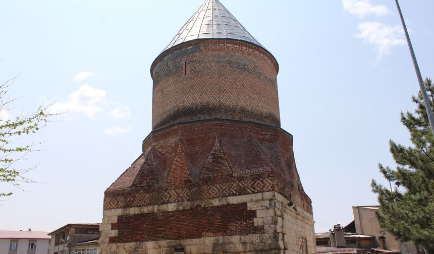 Güdük Minare göz göre göre yok mu olacak?