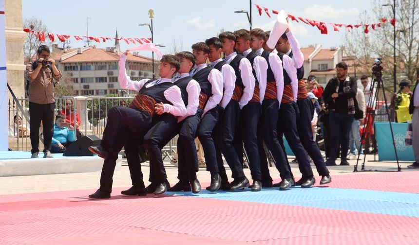 Atatürk'ün emaneti gençlerin omuzlarında: Bu bayram benim!