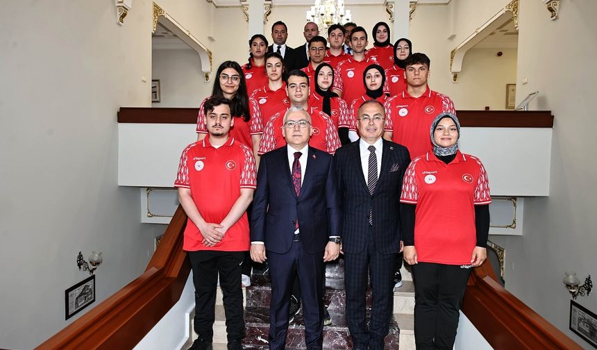 19 Mayıs coşkusu Sivas Valiliği'ne taşındı