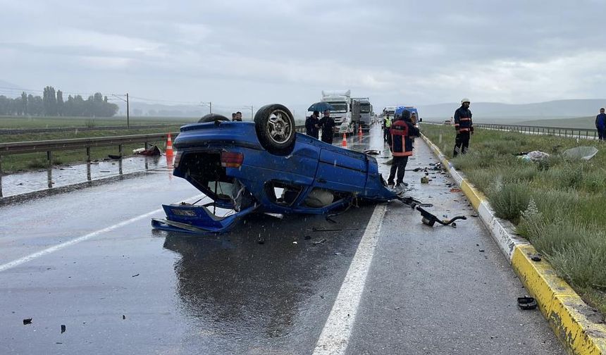 Sivas'ta Feci Kaza 1 Ölü 4 Yaralı