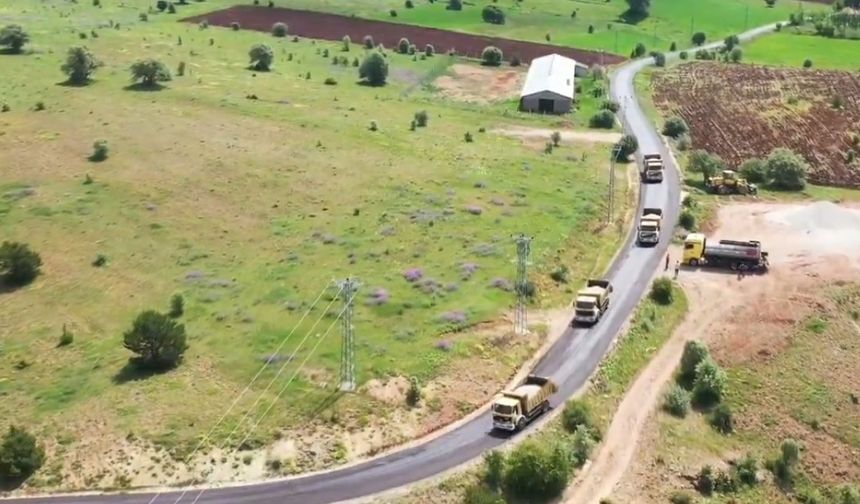 Köy yollarında asfalt çalışmaları hızlandı