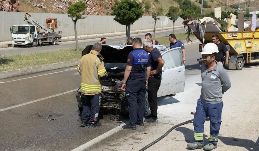 Sivas - Tokat Karayolunda Feci Kaza! 1'i Çocuk 3 Kişi Yaralı!