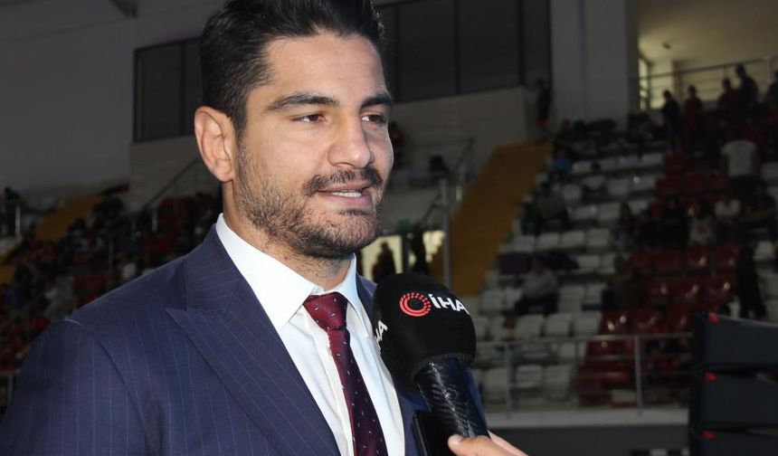 Sivas'ta 6 Bin 500 Çocuk İçin Tarihi Gün! Taha Akgül Gözleri Dolarak Açıkladı!