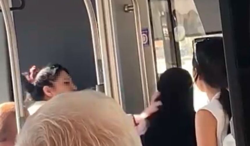Toplu Taşımada Şiddet! Tesettürlü Kadına Hakaret
