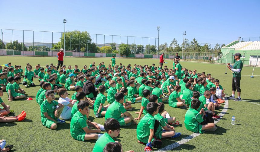 Geleceğin Arda Güler'leri Sivas'ta Sahaya İndi